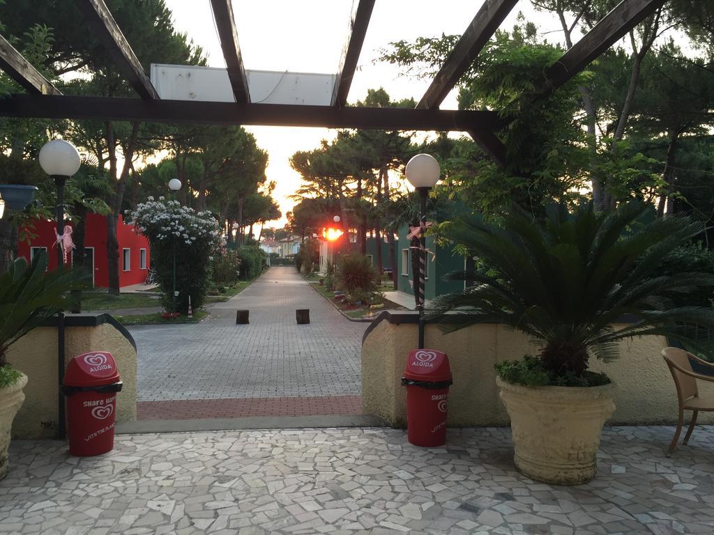 Villaggio Mithos Misano Adriatico Exterior foto